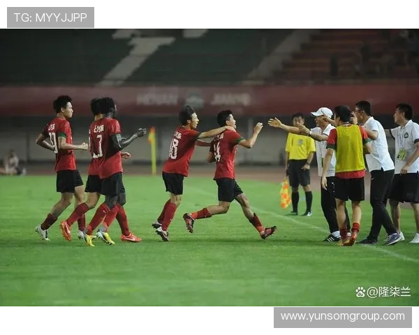 中国男足逆转取胜强敌展现团队精神新气象激发全国球迷热情 中国男足逆转取胜强敌展现团队精神新气象激发全国球迷热情