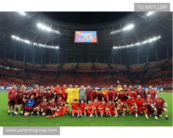 中国女足晋级世界杯八强创历史纪录 赛后球员激动庆祝胜利 中国女足晋级世界杯八强创历史纪录 赛后球员激动庆祝胜利