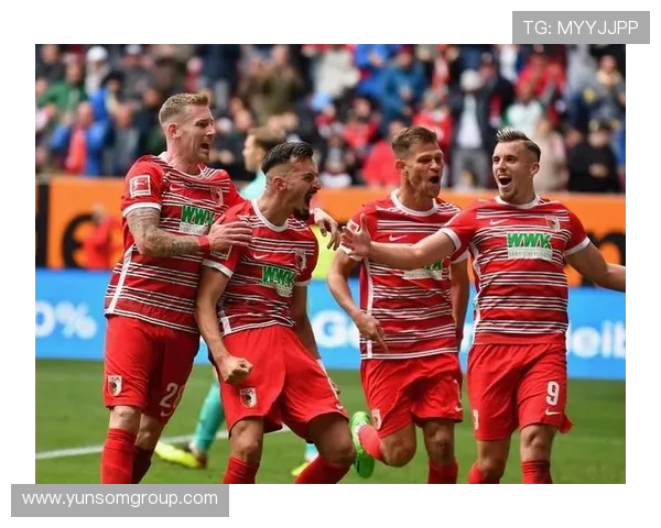 奥格斯堡俱乐部积极备战德甲新赛季展现团队凝聚力与重返荣光决心 奥格斯堡俱乐部积极备战德甲新赛季展现团队凝聚力与重返荣光决心