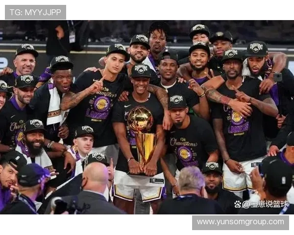 湖人队新赛季阵容调整曝光 詹姆斯与戴维斯将如何携手再度冲击总冠军