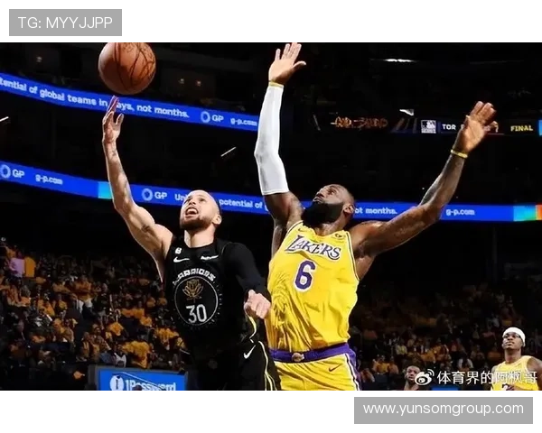 NBA最新动态:詹姆斯复出领衔湖人对决勇士 本赛季最强对决即将上演 NBA最新动态:詹姆斯复出领衔湖人对决勇士 本赛季最强对决即将上演