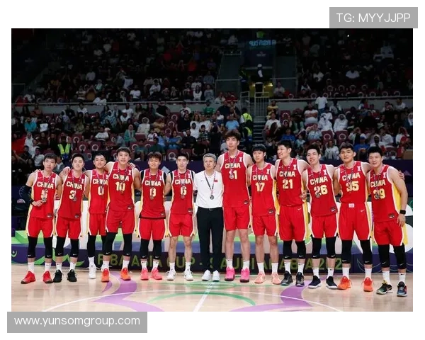 中国男篮迎战美国队，备战世界杯新阵容引关注，球迷期待精彩对决