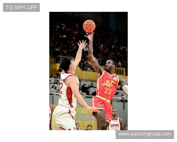 中国篮球联赛新赛季揭幕战火爆上演,老将新秀争奇斗艳展现无限活力 中国篮球联赛新赛季揭幕战火爆上演,老将新秀争奇斗艳展现无限活力