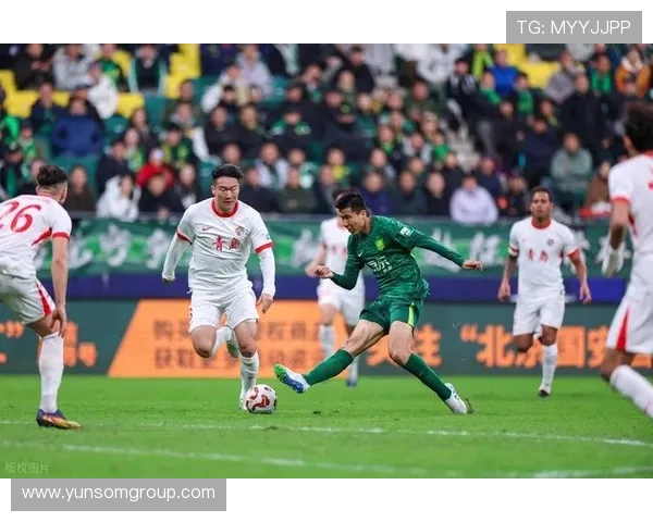 国家队主场逆转取胜巩固晋级优势球迷激情助威展现体育力量光芒闪 国家队主场逆转取胜巩固晋级优势球迷激情助威展现体育力量光芒闪