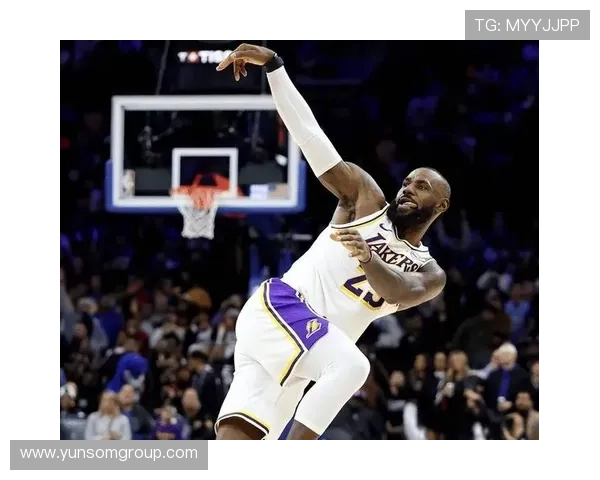 NBA最新动态：詹姆斯迎来职业生涯新里程碑，勇士逆袭夺回西部榜首