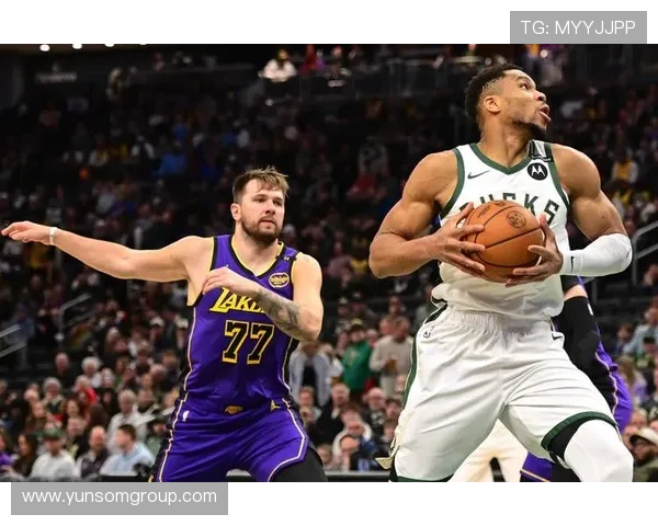 詹姆斯带领湖人逆袭勇士展现王者风范，东契奇三双力压雄鹿掀起赛季高潮